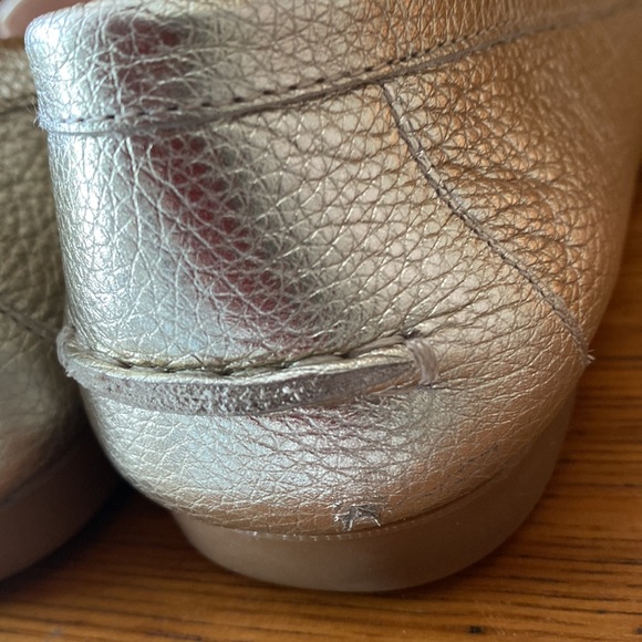 Kate Spade New York size 6.5 gold shoes - Picture 7 of 9